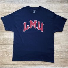 画像1: 「Champion(チャンピオン)」LMUプリント メリーマウント大学 ネイビー Tシャツ (1)