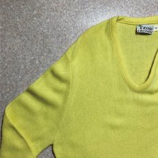 画像2: 「LACOSTE(ラコステ)」IZOD アイゾッド 70s 糸巻きタグ Mサイズ イエロー アクリルニット セーター (2)