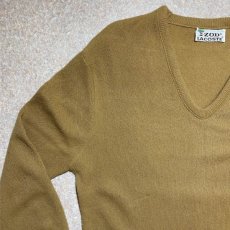 画像2: 「LACOSTE(ラコステ)」IZOD アイゾッド 70s 糸巻きタグ 5 Lサイズ相当 キャメル アクリルニット セーター (2)