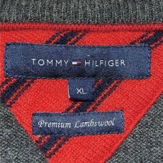 画像6: 「Tommy Hilfiger(トミーヒルフィガー)」プレミアムラムズウール XLサイズ ワンポイント チャコール Vネック ニット (6)