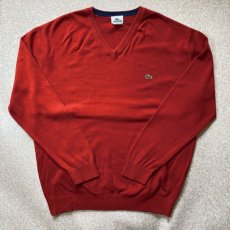 画像1: 「Lacoste(ラコステ)」ワンポイント Vネック レッド コットン ニット (1)