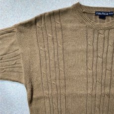 画像2: 「NAUTICA(ノーティカ)」キャメル ワンポイント刺繍 ケーブル クルーネック ニット (2)