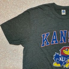 画像2: 「NEW AGENDA(ニュー アジェンダ)」KANSAS KU  カンザス大学 ジェイホークス クラックプリント Tシャツ (2)