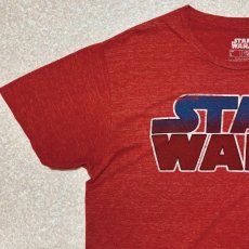 画像2: 「STAR WARS(スターウォーズ)」グラデーション ロゴ 杢調 赤 プリント Tシャツ (2)