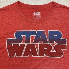 画像3: 「STAR WARS(スターウォーズ)」グラデーション ロゴ 杢調 赤 プリント Tシャツ (3)