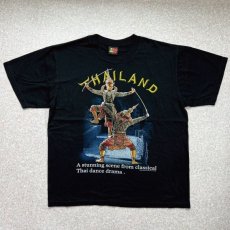 画像1: 「JOLIGOLF(ジョリゴルフ)」THAILAND タイランド ミュージカル プリント Tシャツ (1)