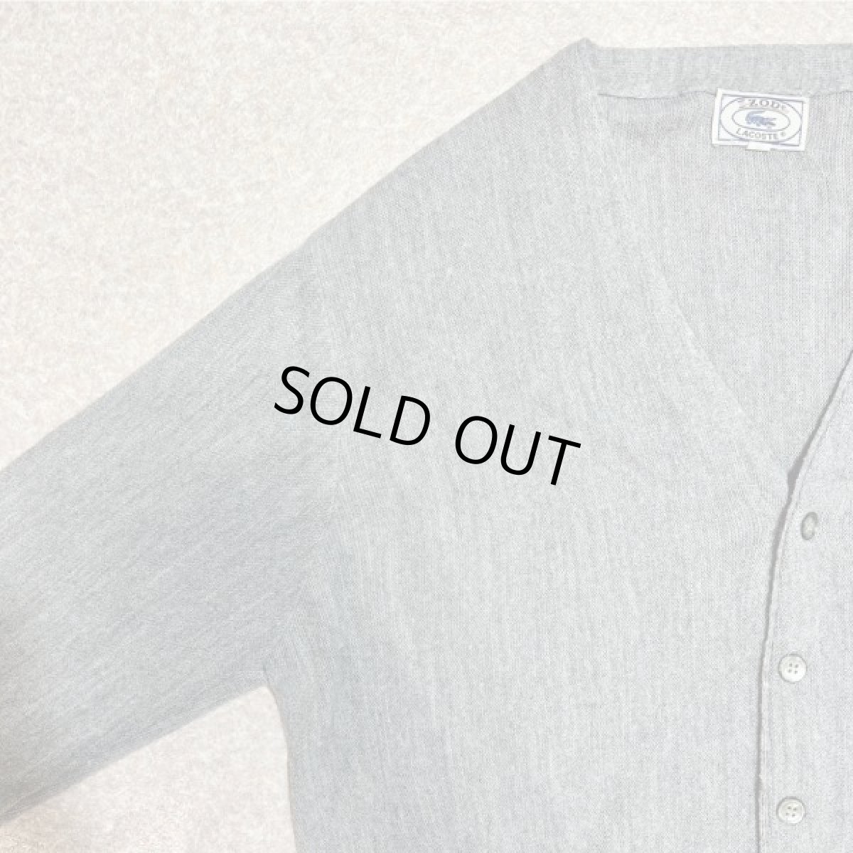 画像2: 「LACOSTE(ラコステ)」IZOD アイゾッド 70s 80s 糸巻きタグ 青ワニ Sサイズ ライトグレー アクリルニット カーディガン (2)