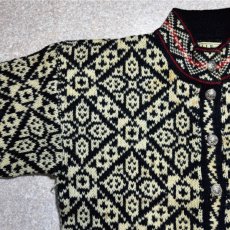 画像2: 「L.L.Bean(エルエルビーン)」80s Mサイズ USA製 幾何学模様 ウールナイロン ローゲージ ハイネック ノルウェー ニット カーディガン (2)