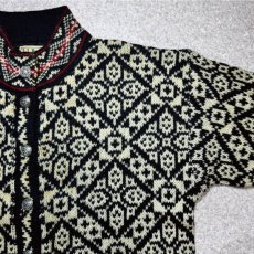 画像4: 「L.L.Bean(エルエルビーン)」80s Mサイズ USA製 幾何学模様 ウールナイロン ローゲージ ハイネック ノルウェー ニット カーディガン (4)