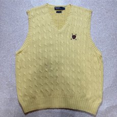 画像1: 「Polo by Ralph Lauren (ポロラルフローレン)」90s 00s 10s XLサイズ コットン イエロー ゴルフ刺繍 ケーブル編み ニット ベスト (1)