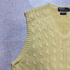 画像2: 「Polo by Ralph Lauren (ポロラルフローレン)」90s 00s 10s XLサイズ コットン イエロー ゴルフ刺繍 ケーブル編み ニット ベスト (2)