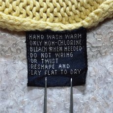 画像8: 「Polo by Ralph Lauren (ポロラルフローレン)」90s 00s 10s XLサイズ コットン イエロー ゴルフ刺繍 ケーブル編み ニット ベスト (8)