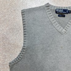 画像2: 「Polo by Ralph Lauren (ポロラルフローレン)」90s 00s 10s Mサイズ コットン ライトグレー ポニー刺繍 ローゲージ ニット ベスト (2)
