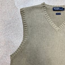 画像2: 「Polo by Ralph Lauren (ポロラルフローレン)」90s 00s 10s XLサイズ コットン グレージュ ポニー刺繍 ローゲージ ニット ベスト (2)