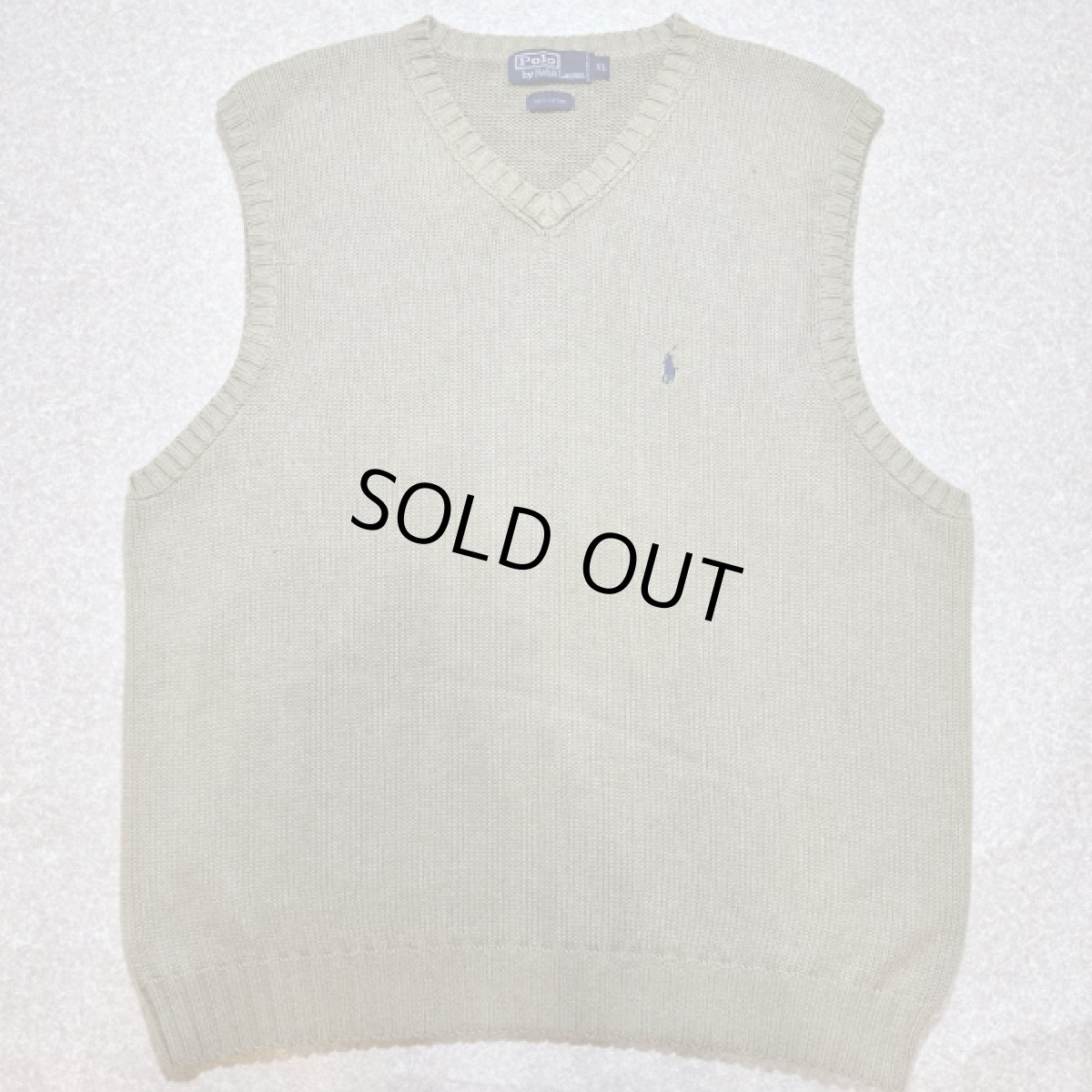 画像1: 「Polo by Ralph Lauren (ポロラルフローレン)」90s 00s 10s XLサイズ コットン グレージュ ポニー刺繍 ローゲージ ニット ベスト (1)