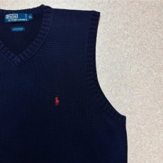 画像4: 「Polo by Ralph Lauren (ポロラルフローレン)」90s 00s 10s XLサイズ コットン ネイビー ポニー刺繍 ローゲージ ニット ベスト (4)