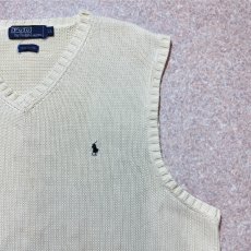 画像4: 「Polo by Ralph Lauren (ポロラルフローレン)」90s 00s 10s XLサイズ コットン オフホワイト ポニー刺繍 ローゲージ ニット ベスト (4)