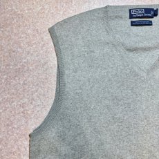 画像2: 「Polo by Ralph Lauren (ポロラルフローレン)」90s 00s 10s XLサイズ ピマコットン ライトグレー ポニー刺繍 ニット ベスト (2)