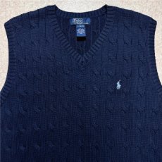 画像3: 「Polo by Ralph Lauren (ポロラルフローレン)」90s 00s 10s ボーイズ L(16/18) Mサイズ相当 コットン ネイビー ケーブル編み ポニー刺繍 ニット ベスト (3)