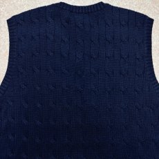 画像11: 「Polo by Ralph Lauren (ポロラルフローレン)」90s 00s 10s ボーイズ L(16/18) Mサイズ相当 コットン ネイビー ケーブル編み ポニー刺繍 ニット ベスト (11)
