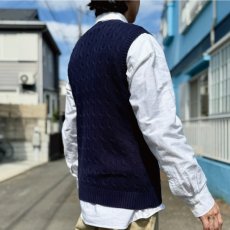 画像19: 「Polo by Ralph Lauren (ポロラルフローレン)」90s 00s 10s ボーイズ L(16/18) Mサイズ相当 コットン ネイビー ケーブル編み ポニー刺繍 ニット ベスト (19)