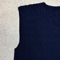 画像11: 「Polo by Ralph Lauren (ポロラルフローレン)」90s 00s 10s ボーイズ XL(18-20) M〜Lサイズ相当 コットン ネイビー ケーブル編み ポニー刺繍 ニット ベスト (11)