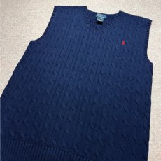画像15: 「Polo by Ralph Lauren (ポロラルフローレン)」90s 00s 10s ボーイズ XL(18-20) M〜Lサイズ相当 コットン ネイビー ケーブル編み ポニー刺繍 ニット ベスト (15)