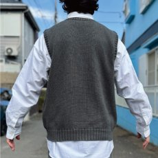 画像18: 「Polo by Ralph Lauren (ポロラルフローレン)」90s 00s 10s Lサイズ コットン チャコールグレー ポニー刺繍 ローゲージ ニット ベスト (18)