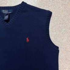 画像4: 「Polo by Ralph Lauren (ポロラルフローレン)」90s 00s 10s ボーイズ Lサイズ Sサイズ相当 コットン ネイビー ポニー刺繍 ローゲージ ニット ベスト (4)