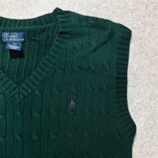 画像4: 「Polo by Ralph Lauren (ポロラルフローレン)」90s 00s 10s ボーイズ XL Sサイズ相当 コットン グリーン ケーブル編み ポニー刺繍 ニット ベスト (4)