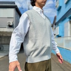 画像17: 「Polo by Ralph Lauren (ポロラルフローレン)」90s 00s 10s M〜Lサイズ相当 ピマコットン ライトグレー ポニー刺繍 ニット ベスト (17)