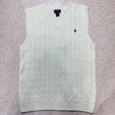 画像1: 「POLO RALPH LAUREN(ポロラルフローレン)」90s 00s 10s ボーイズ XL(18/20) M〜Lサイズ相当 コットン オフホワイト ケーブル編み ポニー刺繍 ニット ベスト (1)