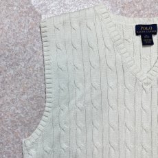画像2: 「POLO RALPH LAUREN(ポロラルフローレン)」90s 00s 10s ボーイズ XL(18/20) M〜Lサイズ相当 コットン オフホワイト ケーブル編み ポニー刺繍 ニット ベスト (2)