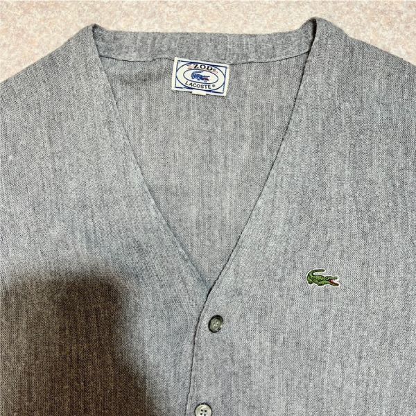 「LACOSTE(ラコステ)」IZOD アイゾッド 70s 80s 糸巻きタグ 青ワニ Sサイズ ライトグレー アクリルニット カーディガン